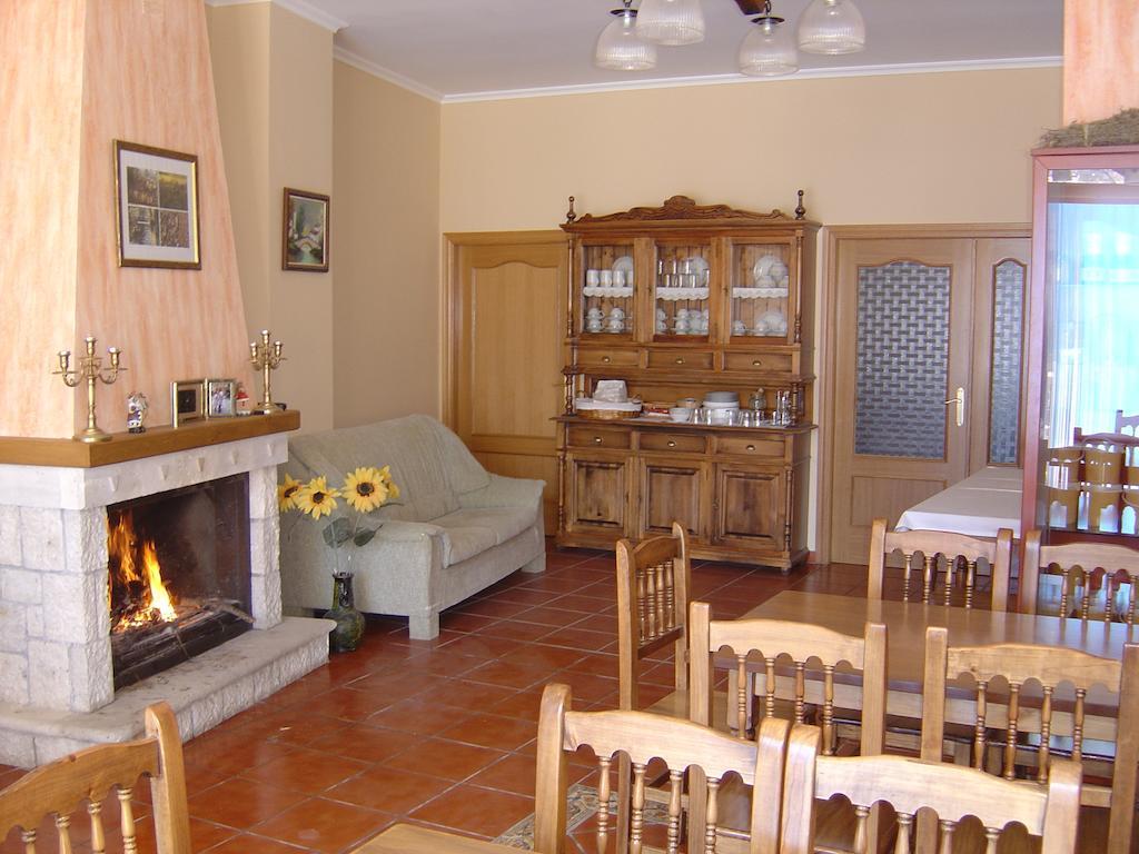 Hostal D'Ernes Alcala del Jucar Exterior foto