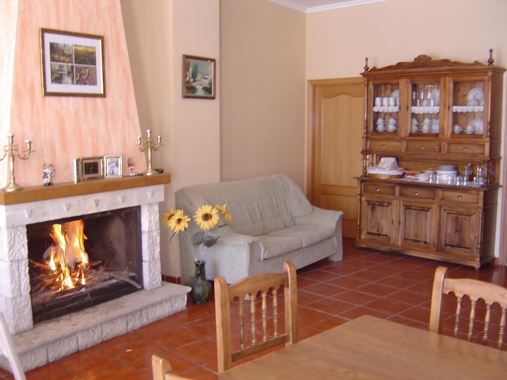 Hostal D'Ernes Alcala del Jucar Exterior foto